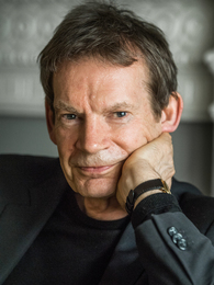 Poträttbild av Graham Swift