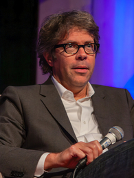 Portrait image of Jonathan Franzen
