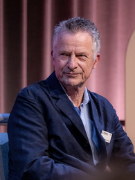 Poträttbild av Niels Fredrik Dahl