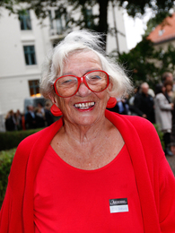 Poträttbild av Mia Berner