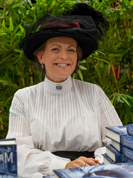 Poträttbild av Katarina Wennstam