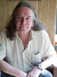 Poträttbild av Ingvar Ambjørnsen