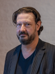 Poträttbild av Sam Ghazi