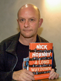 Poträttbild av Nick Hornby