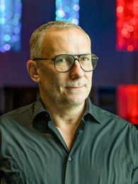 Poträttbild av Gustaf Skördeman